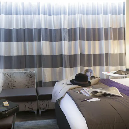 Mercure Centre Tour Eiffel Hotel 4*