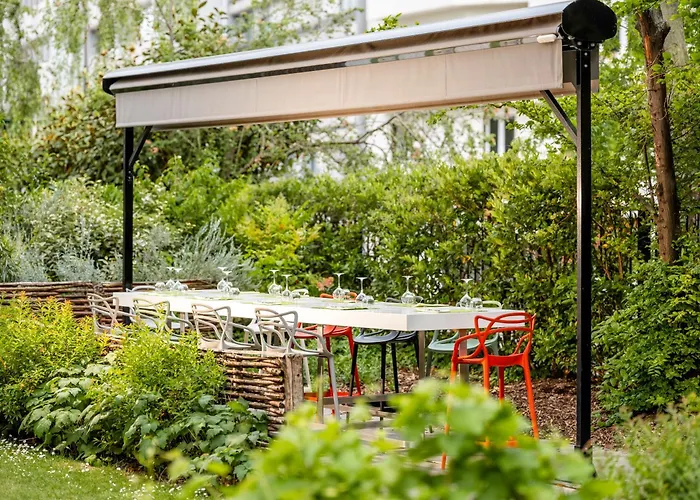 Mercure Centre Tour Eiffel 4*