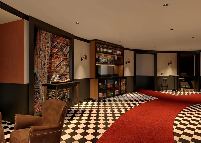 Отель Mercure Centre Tour Eiffel 4*