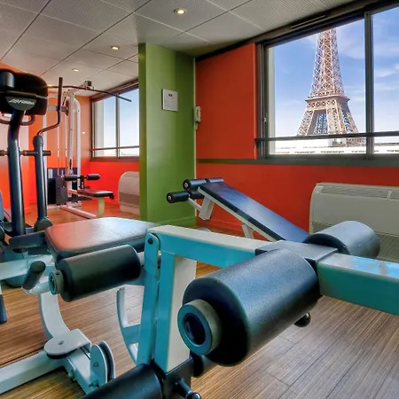 Mercure Centre Tour Eiffel Hotel 4*