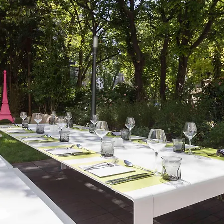 Mercure Centre Tour Eiffel Hotel 4*