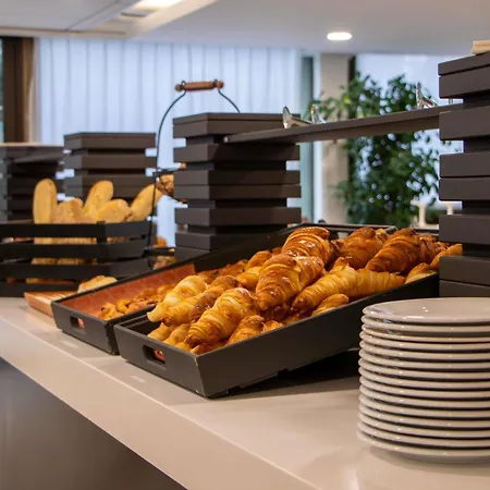 Mercure Centre Tour Eiffel Hotel 4*