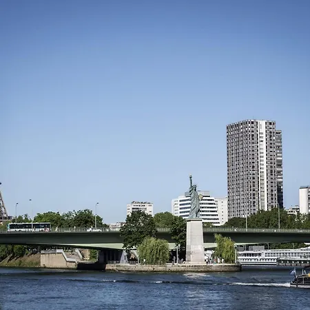 Mercure Centre Tour Eiffel 4*