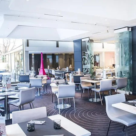 Mercure Centre Tour Eiffel Hotel 4*