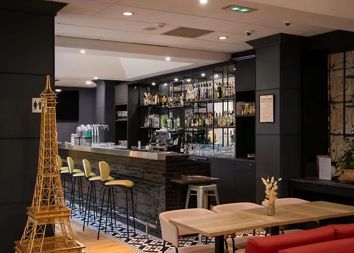 מלון Mercure Centre Tour Eiffel 4*
