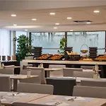 Mercure Centre Tour Eiffel Hotel 4*