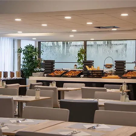 Mercure Centre Tour Eiffel מלון 4*