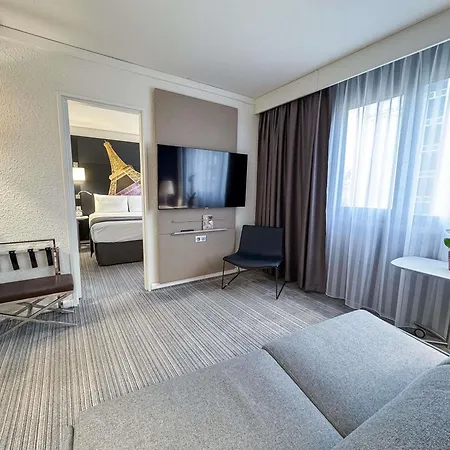 Hotel Mercure Centre Tour Eiffel 4*