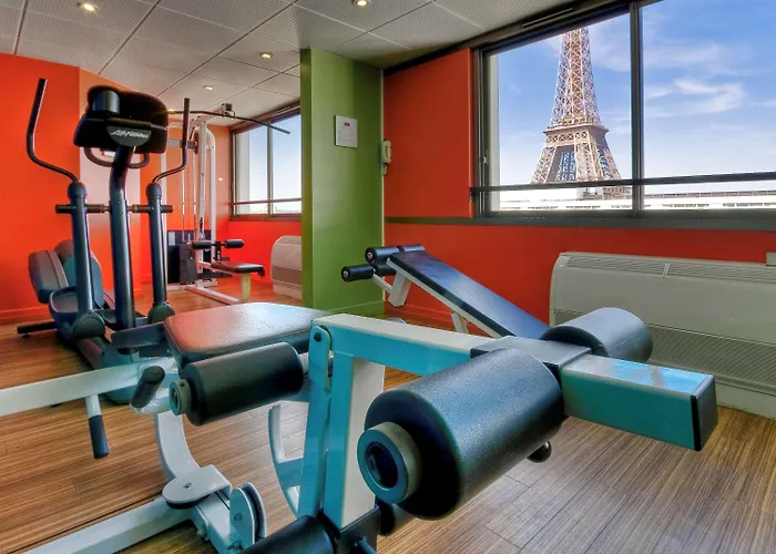 Mercure Centre Tour Eiffel מלון 4*